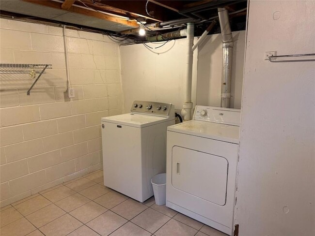 Building Photo - 703 16th St