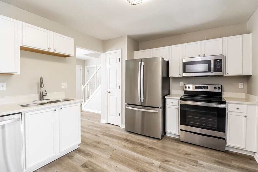 Building Photo - 6516 Lynmont Dr