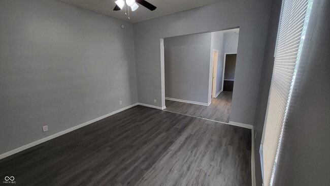 Building Photo - 1314 E 10th St