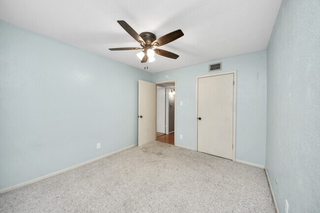 Building Photo - 2800 Jeanetta St