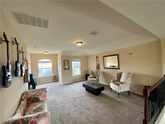 Building Photo - 607 Easton Dr