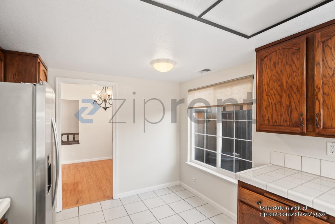 Building Photo - Unit
