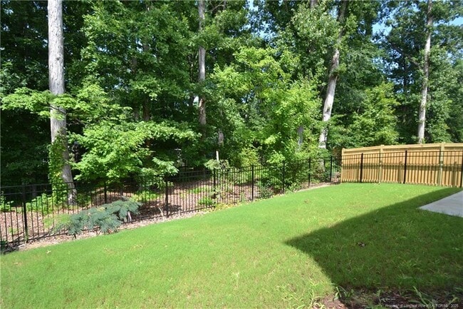Building Photo - 2129 Seneca Dr