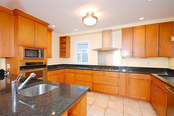 Building Photo - 111 Fayerweather St