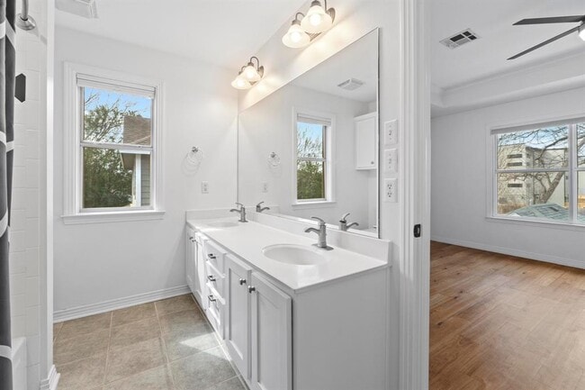 Building Photo - 5512 William Holland Ave