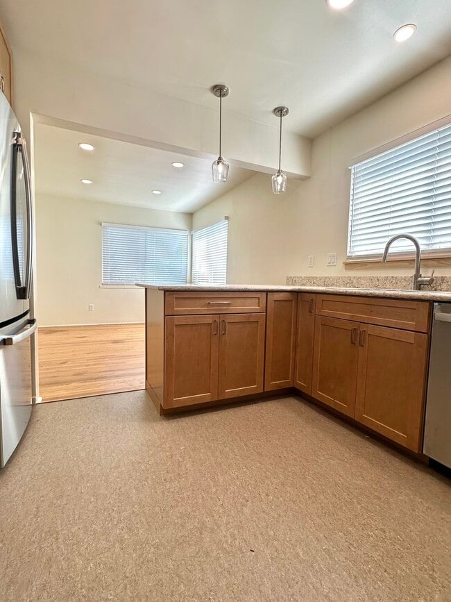 Building Photo - Beautifully Remodeled Unit on the East Side of Santa Barbara