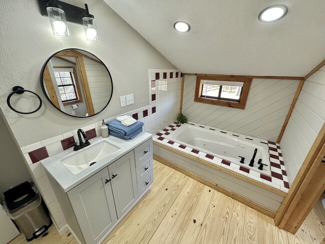 Building Photo - 348 Cozy Cove Hollow