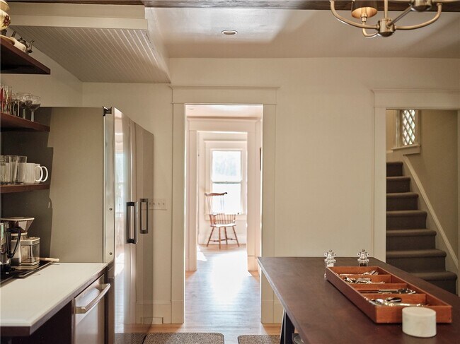 Building Photo - 38 Lake St