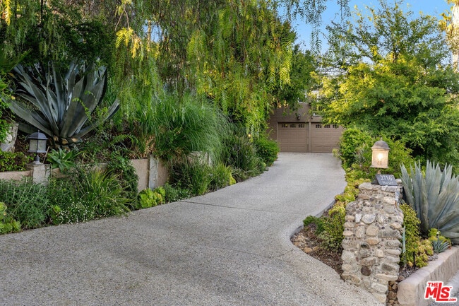 Building Photo - 2716 Halsey Rd
