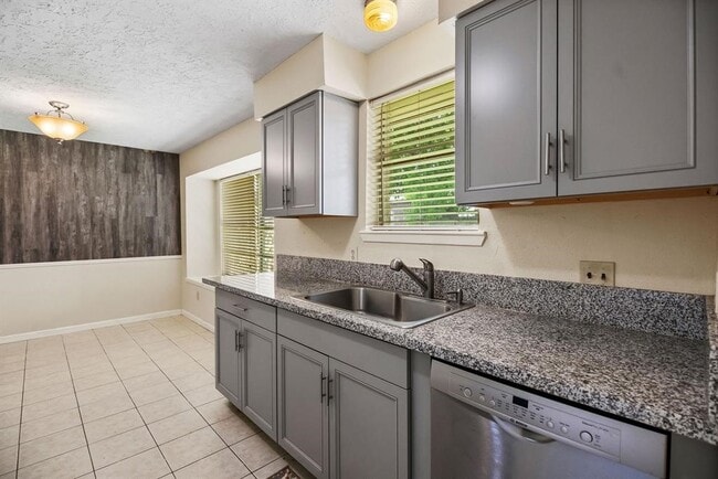 Building Photo - 9718 Shady Tree Ln