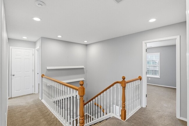 Building Photo - Bright & Modern Corner-Lot Living in Happy Valley