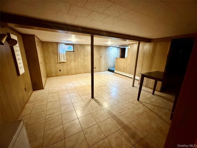 Building Photo - 573 Lakeville Rd