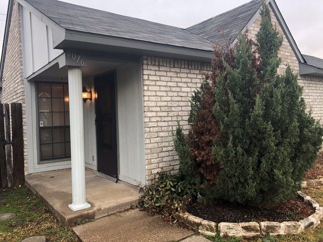 Building Photo - Half Duplex in The Colony!!