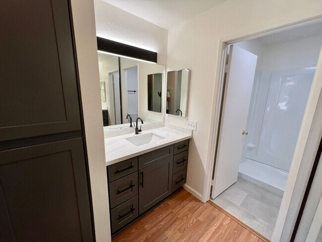 Building Photo - Newly Renovated 2B/2BA Condo in Mira Mesa!