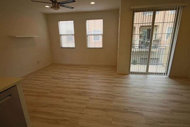 Building Photo - 2 Bedroom/2.5 Bath Townhouse