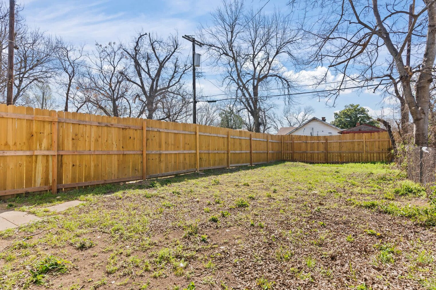 Building Photo - 1004 E Powell Ave