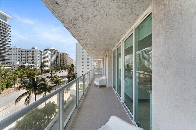 Building Photo - 5900 Collins Ave