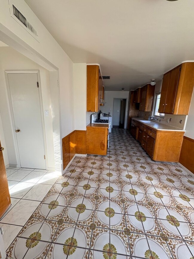 Building Photo - beautiful 4 bedroom 4 baths in West covina. Must see!