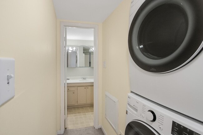 Building Photo - 612 Pine Ridge Pl