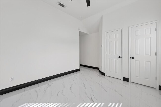 Building Photo - 10703 White Bridge Ln