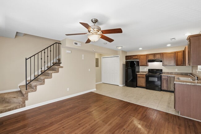 Building Photo - 740-742 Marley Way
