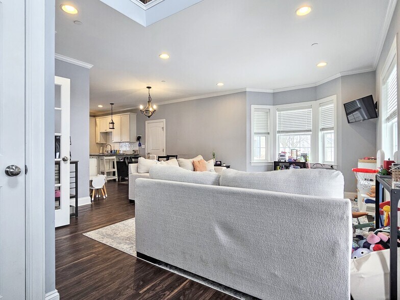 Building Photo - 634 Brentwood Dr