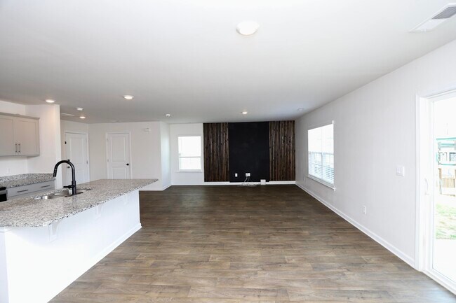 Building Photo - 352 Sandbach Rd