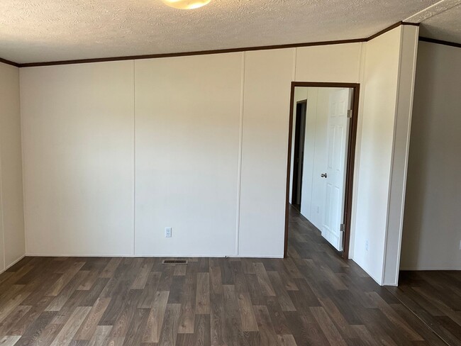 Building Photo - Cute Doublewide Home For Rent In West Lincoln County