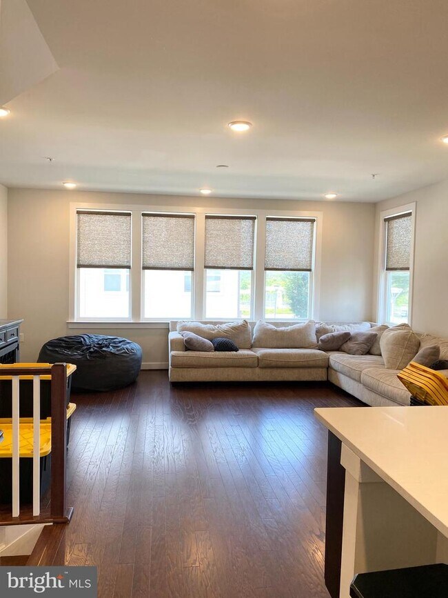 Building Photo - 13348 Sherwood Park Ln