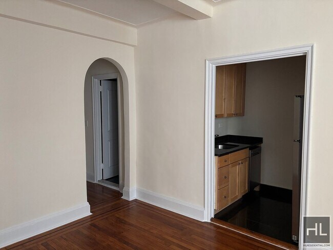 Building Photo - 166 2nd Ave
