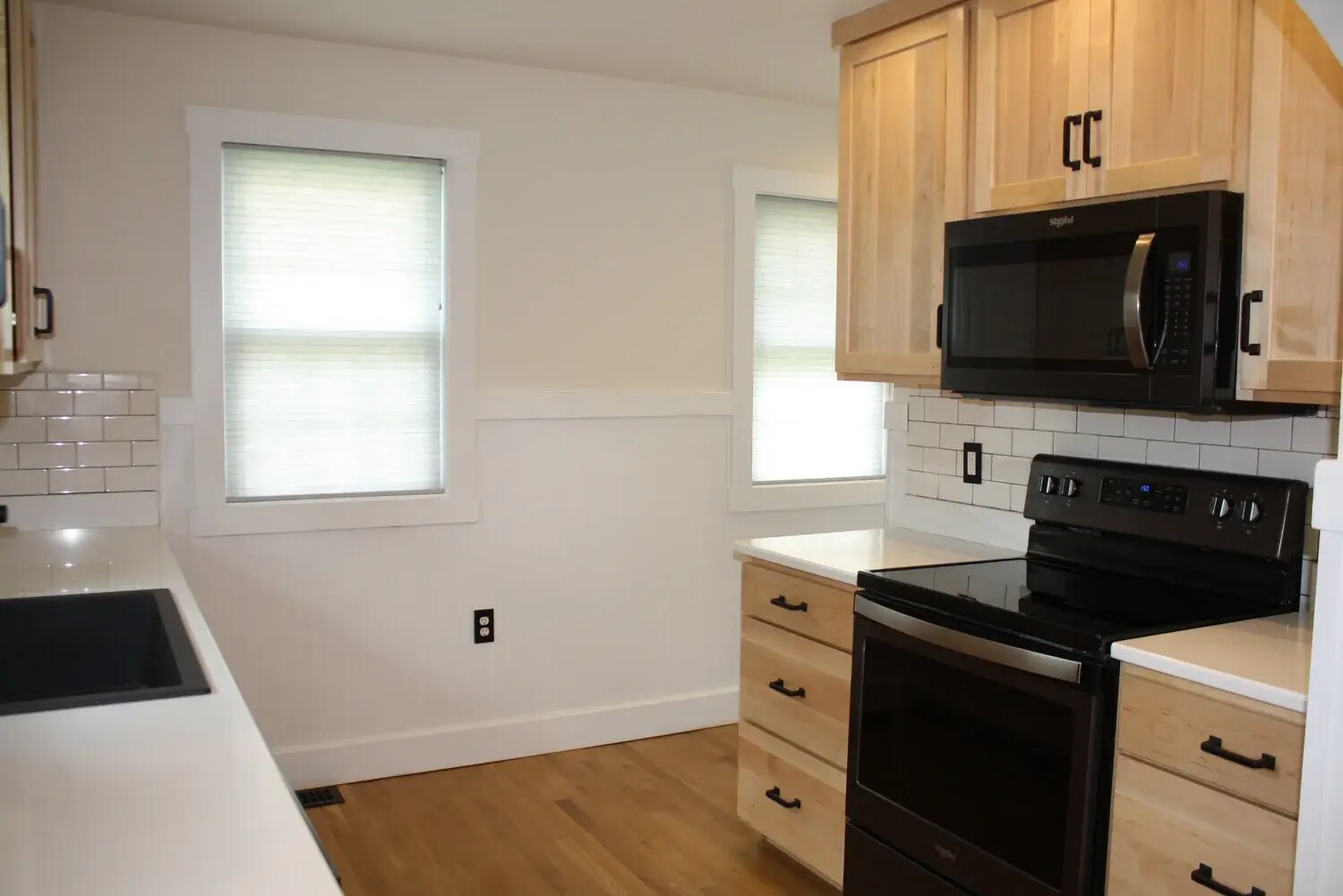 Building Photo - 1006 E 1st St