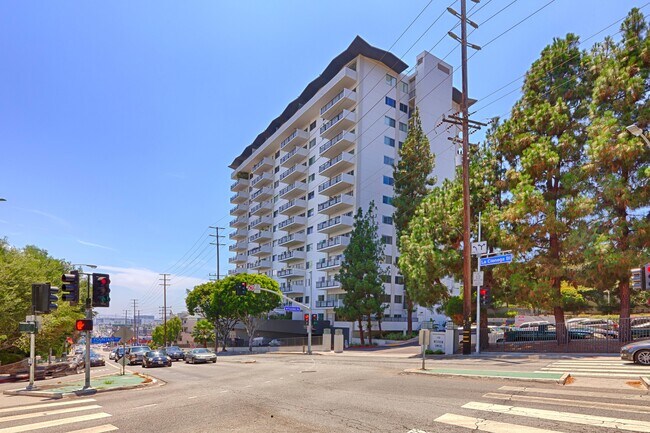 Building - 1155 N La Cienega Blvd