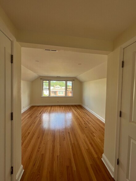 Building Photo - 6040 S Kolmar Ave