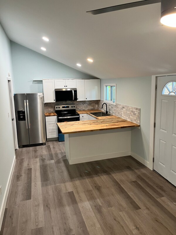 Building Photo - 1911 Capital St