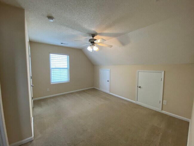 Building Photo - BRIDGEWATER HOME WITH FENCED IN YARD! PRE-LEASING FOR AUGUST 2026!