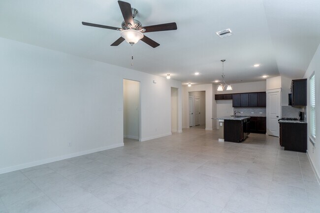 Building Photo - 40315 S Hill Pass