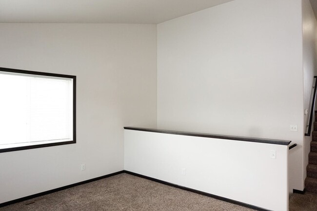 Building Photo - 3 Bed 3 Bath Twin Home