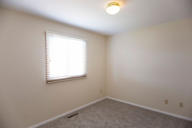 Building Photo - Home backing to foothills