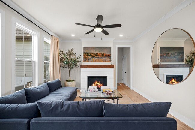 Building Photo - Modern 3 Bed on Nearly an Acre