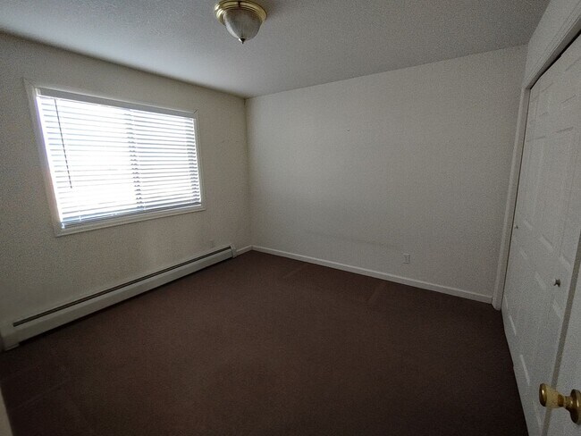 Building Photo - ALL PROSPECTIVE TENANTS MUST SUBMIT A $58 NON-REFUNDABLE APPLICATION FEE PER APPLICANT ONLINE AND...