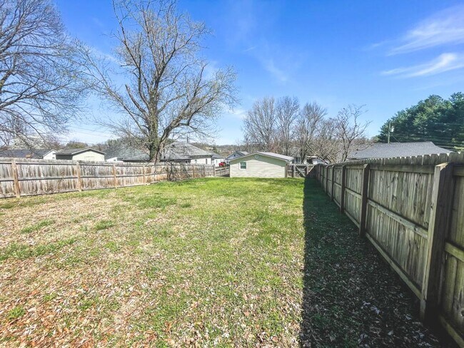 Building Photo - 1206 Golf St