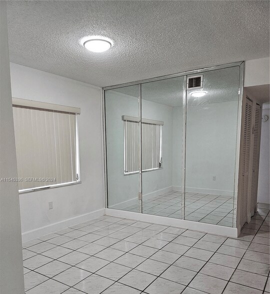 Building Photo - 10641 SW 108th Ave