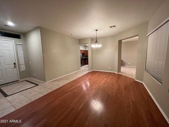 Building Photo - Beautiful 4 bedroom/ 2bath all on one story.