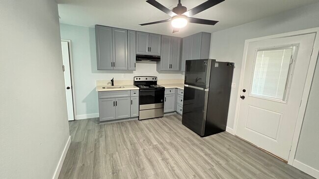 Building Photo - 204 Harvard St