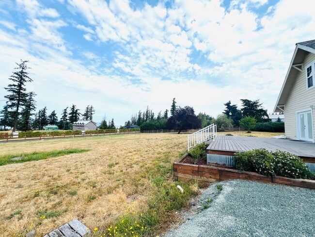 Building Photo - Beautiful 2 bedroom, + office/bonus room i...
