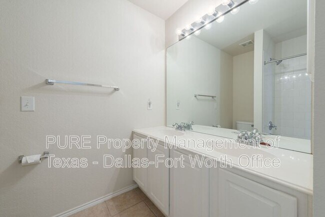 Building Photo - 8232 Livingston Ln