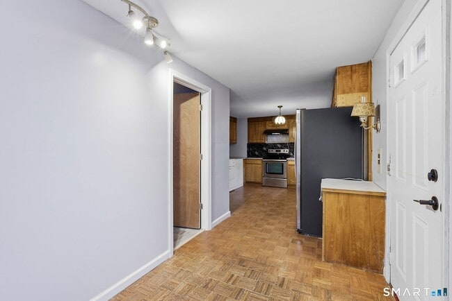 Building Photo - 44 E Cedar St