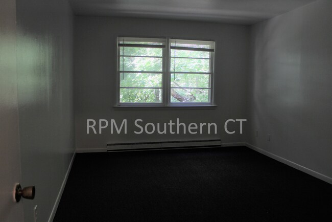 Building Photo - Ranch Style Condo – Hamden – 1 Bedroom