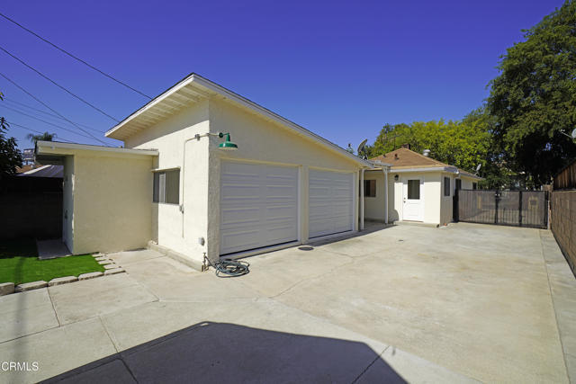 Building Photo - 2938 Warwick Ave