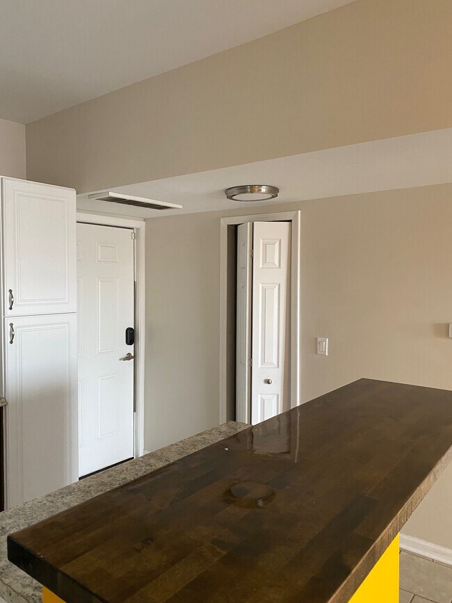 Building Photo - Soldoris